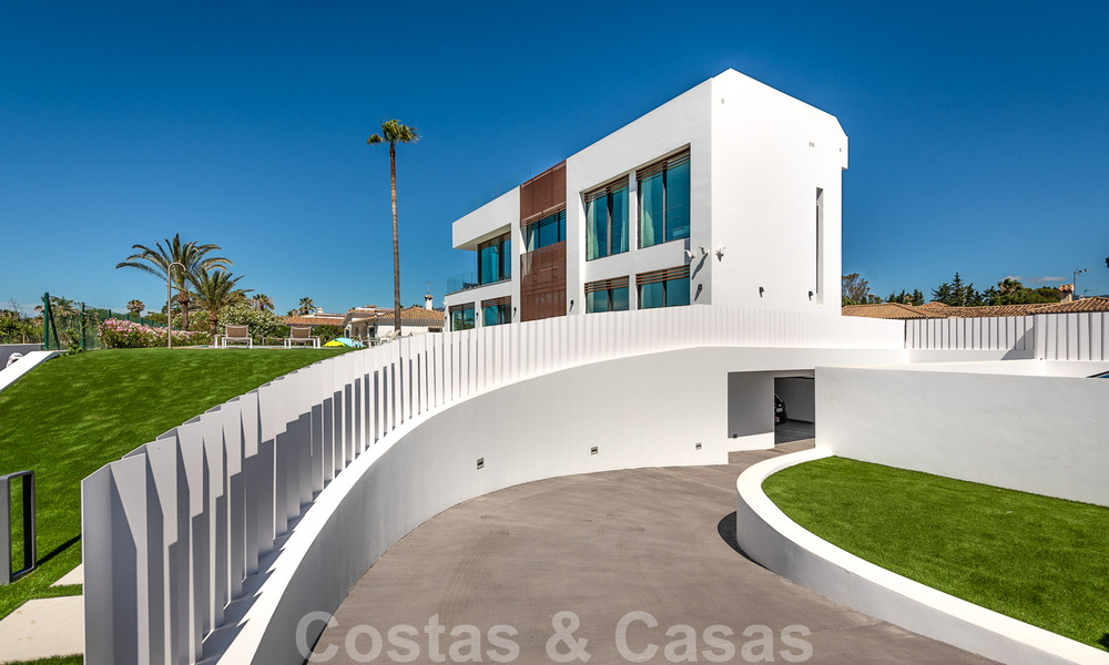 Villa de luxe unique en front de mer à vendre, New Golden Mile, Marbella - Estepona. 34261