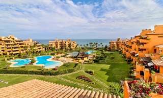Spectaculaire duplex penthouse dans un complexe de luxe en bord de mer à vendre, - New Golden Mile, Costa del Sol 9083 