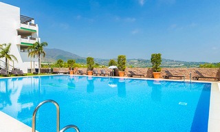 Appartements première ligne de golf à vendre dans un centre de vacances 4 étoiles avec vue sur le golf, la montagne et la mer - Estepona - Costa del Sol 9899 