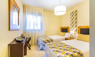 Appartements première ligne de golf à vendre dans un centre de vacances 4 étoiles avec vue sur le golf, la montagne et la mer - Estepona - Costa del Sol 9906 