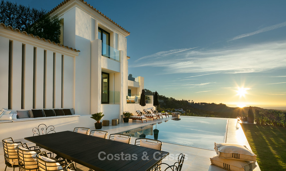 Somptueuse villa entièrement rénovée avec vue magnifique sur mer à vendre à El Madroñal, Benahavis – Marbella 10075
