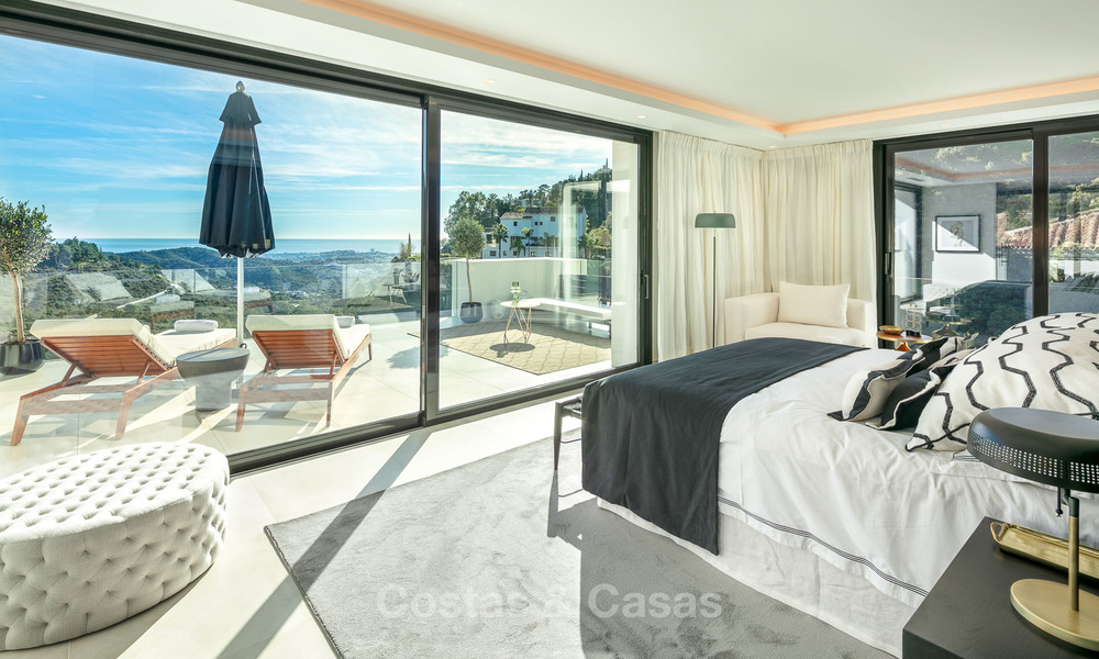 Somptueuse villa entièrement rénovée avec vue magnifique sur mer à vendre à El Madroñal, Benahavis – Marbella 10082