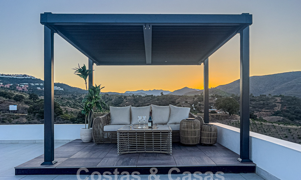 Nouvelles villas de luxe modernes et exclusives dans un complexe de golf à vendre à Mijas, Costa del Sol 56677