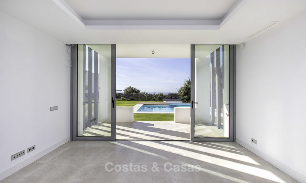 Villa design moderne sur un golf avec vue sur la mer à vendre, Marbella Est 11847