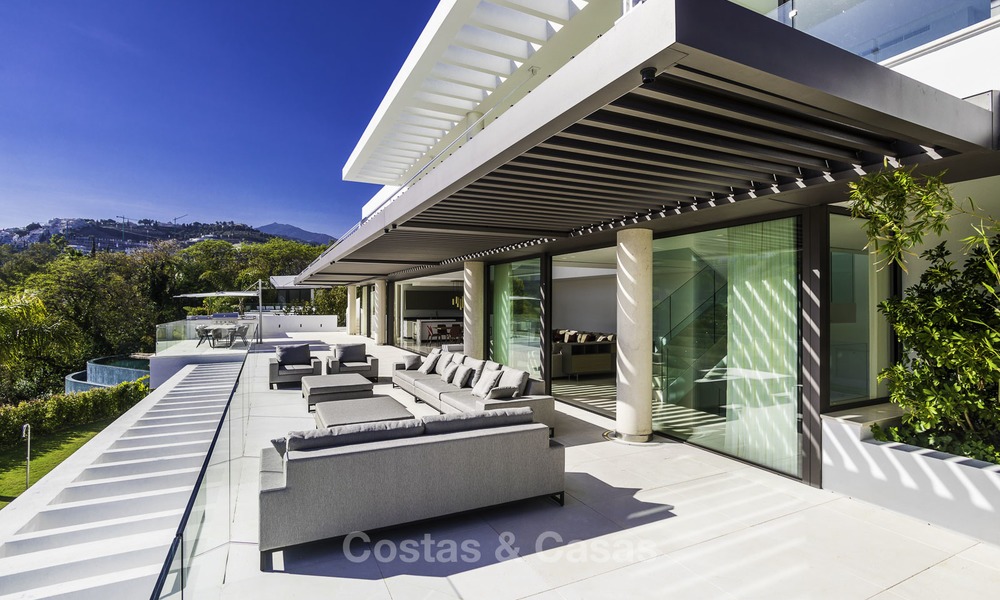 Villa de luxe flambant neuve et moderne avec vue panoramique sur la mer à vendre, prête à emménager, dans une urbanisation chic de golf à Nueva Andalucía, Marbella 13253