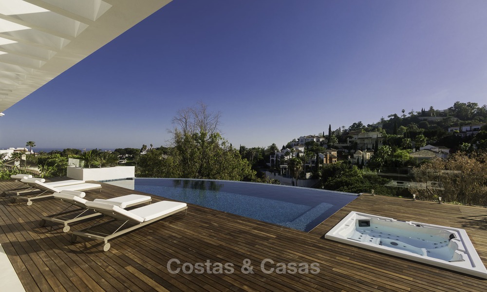 Villa de luxe flambant neuve et moderne avec vue panoramique sur la mer à vendre, prête à emménager, dans une urbanisation chic de golf à Nueva Andalucía, Marbella 13267