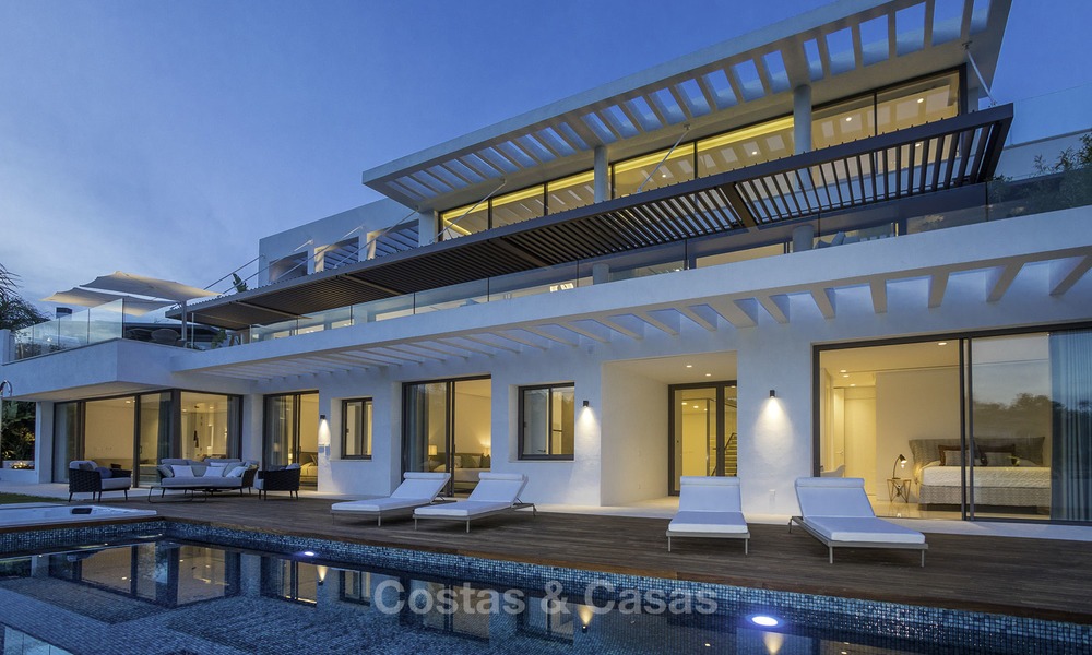 Villa de luxe flambant neuve et moderne avec vue panoramique sur la mer à vendre, prête à emménager, dans une urbanisation chic de golf à Nueva Andalucía, Marbella 13295
