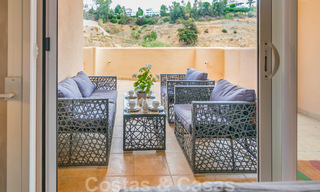 Elegante apartamento en venta recientemente renovado, con hermosas vistas abiertas, en un prestigioso complejo en Nueva Andalucía 20305 