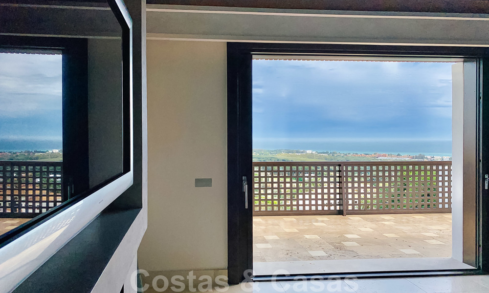 Magnifique villa avec vue panoramique sur la mer à vendre dans un prestigieux complexe de golf sur le New Golden Mile, entre Marbella et Estepona 23333