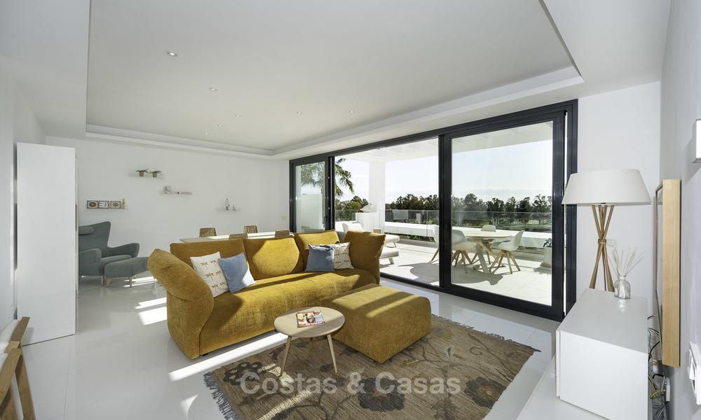 En vente à Atalaya Hills : Appartements de style moderne avec vue sur le golf et la mer à Benahavis - Marbella 24255
