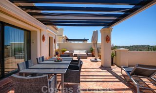 Spacieux appartements de luxe avec une grande terrasse et des vues panoramiques dans un complexe élégant entouré d'un terrain de golf à Marbella - Benahavis 25170 