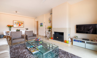 Spacieux appartements de luxe avec une grande terrasse et des vues panoramiques dans un complexe élégant entouré d'un terrain de golf à Marbella - Benahavis 25188 