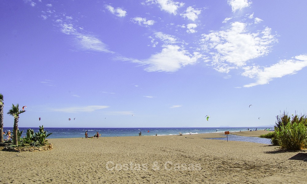 Appartements de luxe en première ligne de plage à vendre, Marbella - Estepona, Costa del Sol 13760
