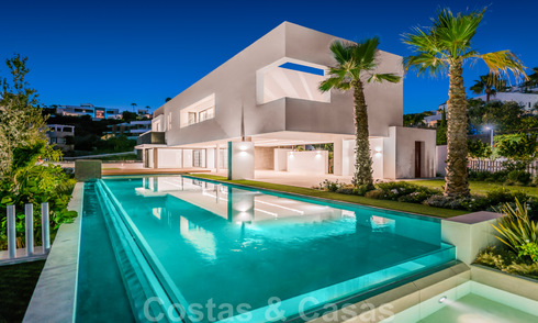 Prêt à emménager, villa de luxe ultra-moderne à vendre avec vue sur la mer à Marbella - Benahavis 35663