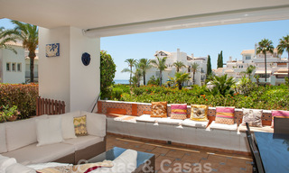 Spacieux appartement avec jardin à vendre avec vue sur la mer dans un beau complexe directement sur la plage à Los Monteros, Marbella 26138 