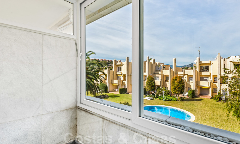 Appartement de luxe rénové à vendre, première ligne du golf Las Brisas à Nueva Andalucia, Marbella 26555