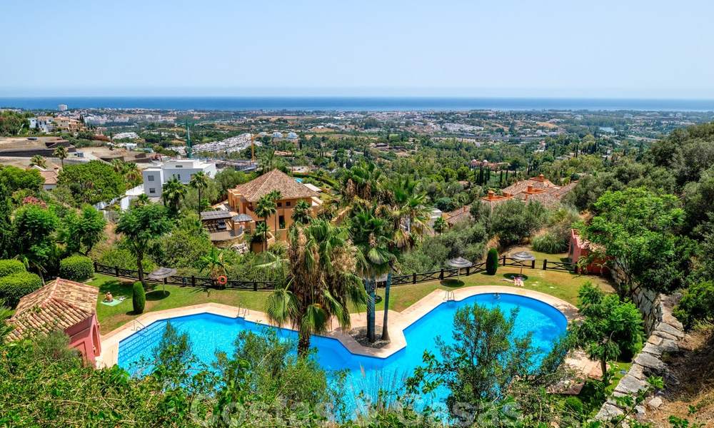 Appartement spacieux avec une grande terrasse et un jardin privé avec vue panoramique sur la côte et la mer à Benahavis - Marbella 27126