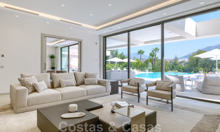 Villa moderne neuve exclusive à vendre, directement sur le terrain de golf de Las Brisas, dans la vallée du golf de Nueva Andalucia, à Marbella 27449 