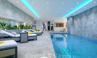 Villa moderne neuve exclusive à vendre, directement sur le terrain de golf de Las Brisas, dans la vallée du golf de Nueva Andalucia, à Marbella 27487 