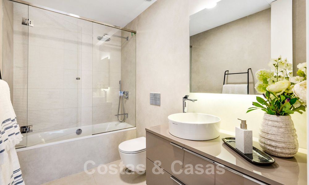Appartements modernes de luxe en première ligne de plage à vendre à Estepona, Costa del Sol. Prêt à emménager 27838