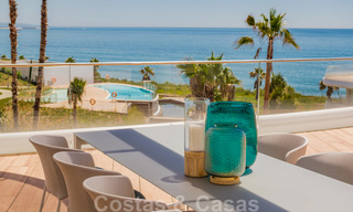 Appartements modernes de luxe en première ligne de plage à vendre à Estepona, Costa del Sol. Prêt à emménager 27873 