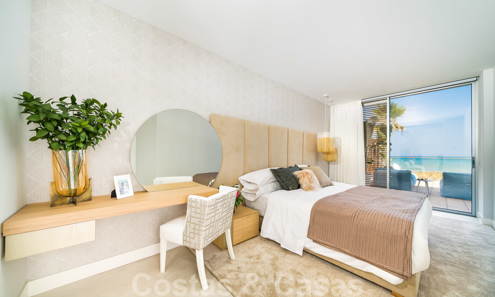 Prêt à emménager dans une villa moderne de luxe en première ligne de plage à vendre dans un complexe exclusif à Estepona, Costa del Sol 28207