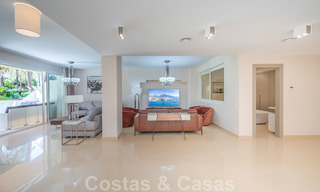 Appartement rénové à vendre dans le complexe balnéaire emblématique en première ligne de plage, le Gray D'Albion à Puerto Banus, Marbella 28400 