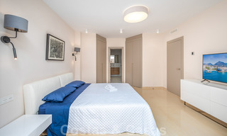 Appartement rénové à vendre dans le complexe balnéaire emblématique en première ligne de plage, le Gray D'Albion à Puerto Banus, Marbella 28401 