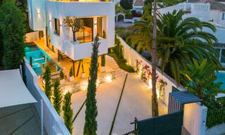 Villa de luxe moderne, très bien située, à vendre dans une urbanisation de bord de mer bien établie sur le Golden Mile à Marbella 57220 