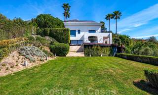Villa contemporaine à vendre en pleine nature avec vue imprenable sur le lac, les montagnes et la mer près de Marbella 33134 