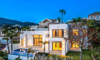 Prête à emménager, nouvelle villa de luxe moderne à vendre avec vue sur la mer à Marbella - Benahavis dans une résidence fermée 33565 