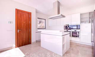Prête à emménager, nouvelle villa de luxe moderne à vendre avec vue sur la mer à Marbella - Benahavis dans une résidence fermée 33566 