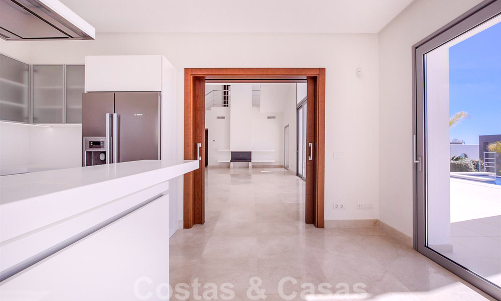 Prête à emménager, nouvelle villa de luxe moderne à vendre avec vue sur la mer à Marbella - Benahavis dans une résidence fermée 33567