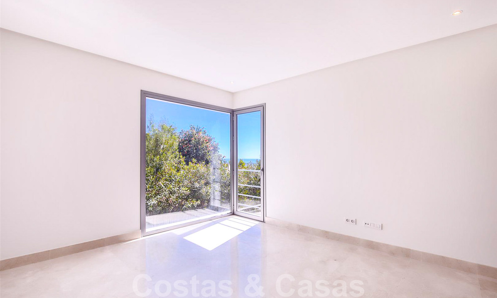 Prête à emménager, nouvelle villa de luxe moderne à vendre avec vue sur la mer à Marbella - Benahavis dans une résidence fermée 33570