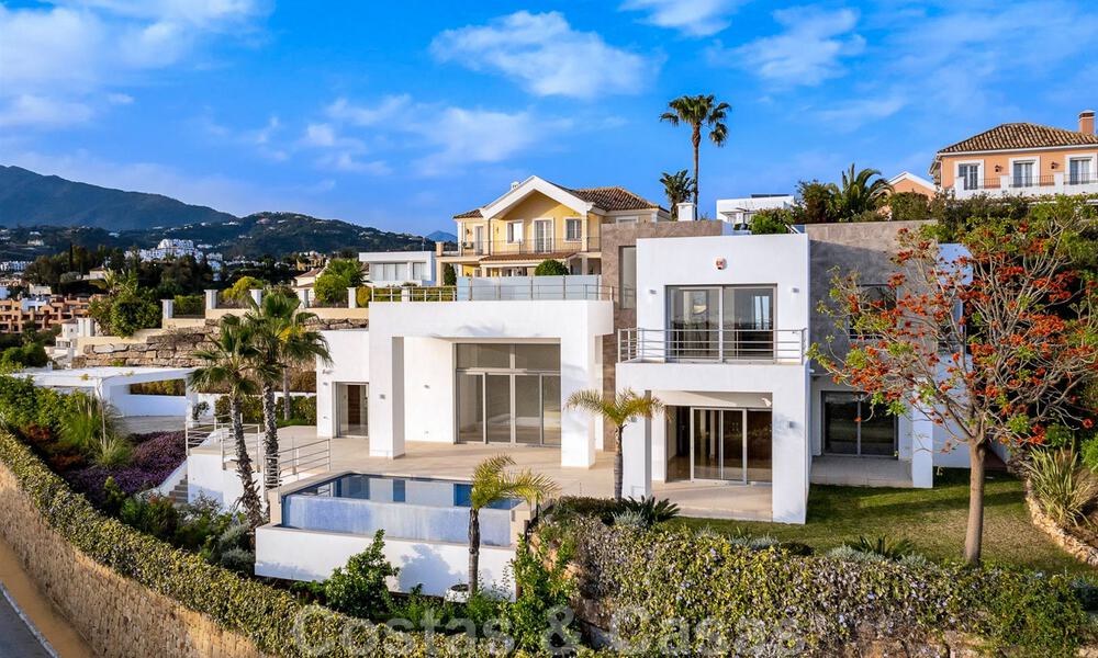 Prête à emménager, nouvelle villa de luxe moderne à vendre avec vue sur la mer à Marbella - Benahavis dans une résidence fermée 33585