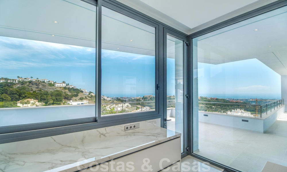 Villa ultramoderne avec vue panoramique sur la mer à vendre dans une urbanisation exclusive de Benahavis - Marbella 34402