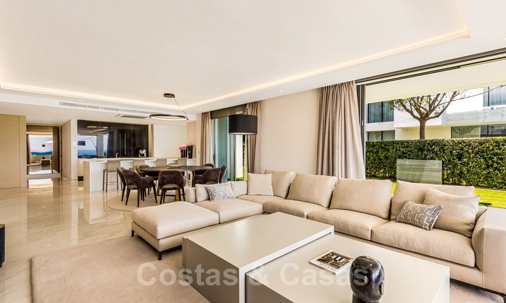 Appartement moderne et exclusive à vendre, directement sur la plage, entre Marbella et Estepona 34698