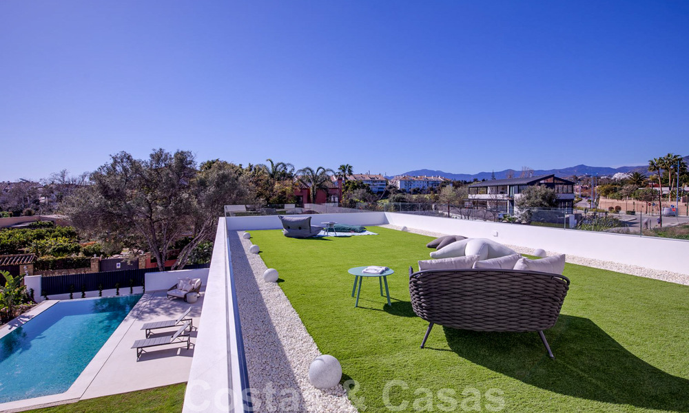 Villa de conception moderne à vendre à une courte distance de marche de la plage et sa belle promenade, des clubs de plage et du centre de San Pedro, Marbella 38024