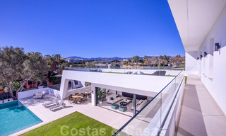 Villa de conception moderne à vendre à une courte distance de marche de la plage et sa belle promenade, des clubs de plage et du centre de San Pedro, Marbella 38029 