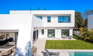 Villa de conception moderne à vendre à une courte distance de marche de la plage et sa belle promenade, des clubs de plage et du centre de San Pedro, Marbella 38035 