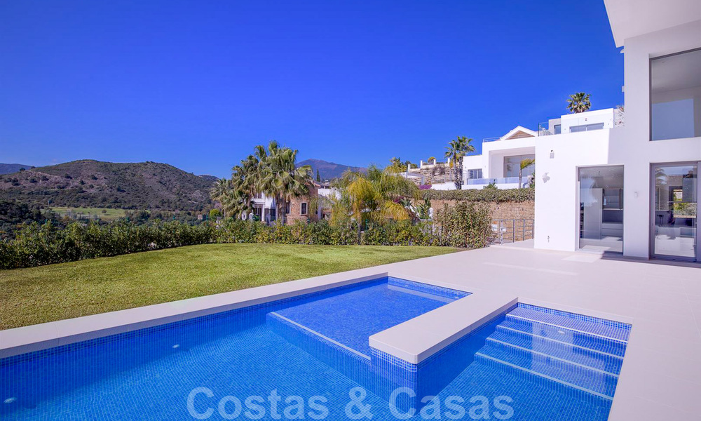 Prête à emménager, nouvelle villa de luxe moderne dans une résidence fermée à vendre à Marbella - Benahavis 35718