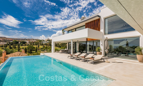 Villa design prête à être emménagée, avec vue magnifique sur le golf, dans une zone de golf prestigieuse à Benahavis - Marbella 38137
