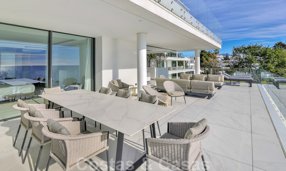 Appartement moderne et prêt à emménager à vendre, en première ligne de plage, avec vue sur la mer, entre Marbella et Estepona 38435