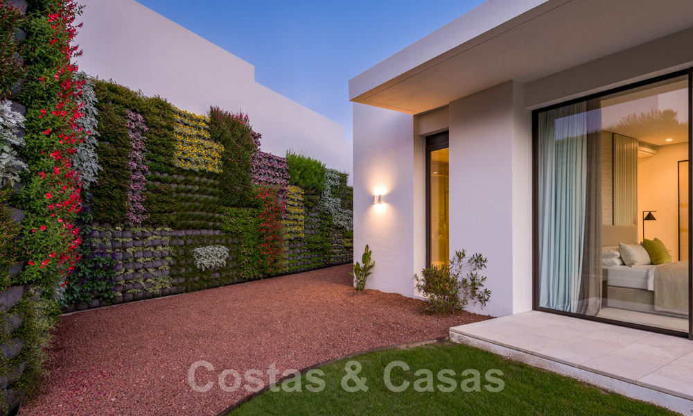 Spacieuse villa moderne à vendre avec vue spectaculaire sur la mer dans une communauté fermée à Benahavis - Marbella 40761