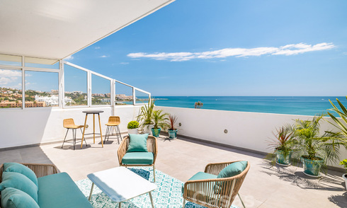 Penthouse entièrement rénové à vendre, avec vue panoramique sur la mer, dans un complexe situé en première ligne de plage, à Estepona 41098