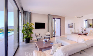 Villa de luxe moderne, prête à être emménagée, à vendre avec vue panoramique sur la montagne et la mer, dans un complexe fermé à Marbella - Benahavis 41056 