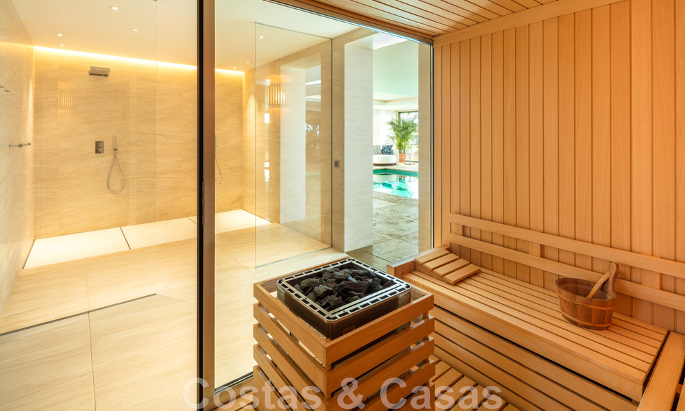 Villa de luxe contemporaine et moderne à vendre dans un style de resort avec vue panoramique sur la mer à Cascada de Camojan à Marbella 42120