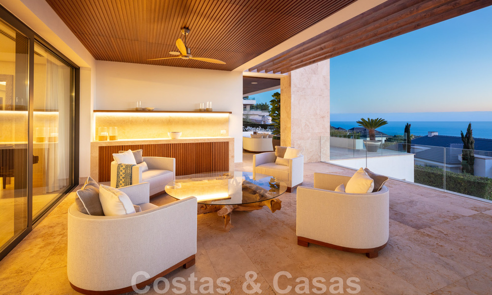 Villa de luxe contemporaine et moderne à vendre dans un style de resort avec vue panoramique sur la mer à Cascada de Camojan à Marbella 42133