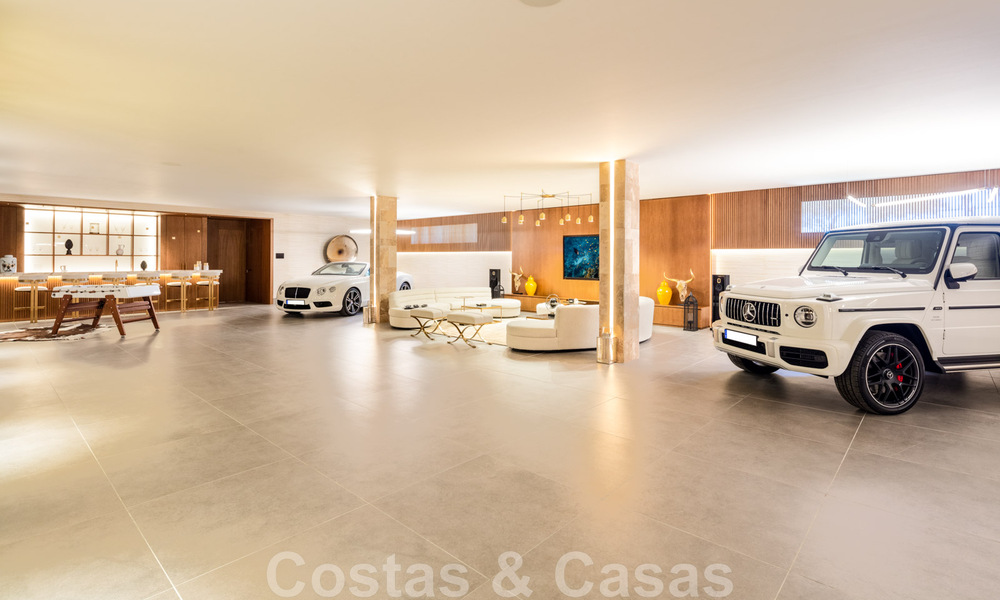 Villa de luxe contemporaine et moderne à vendre dans un style de resort avec vue panoramique sur la mer à Cascada de Camojan à Marbella 42404