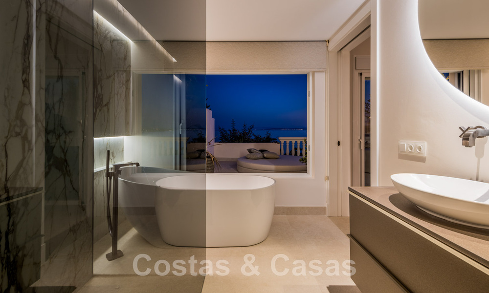 Opportunité ! Penthouse de luxe en bord de la mer à vendre dans le parc Las Dunas, Marbella - Estepona. Prêt à emménager. 43690
